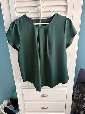 Green Dakota  Satin-Look Keyhole Back Top